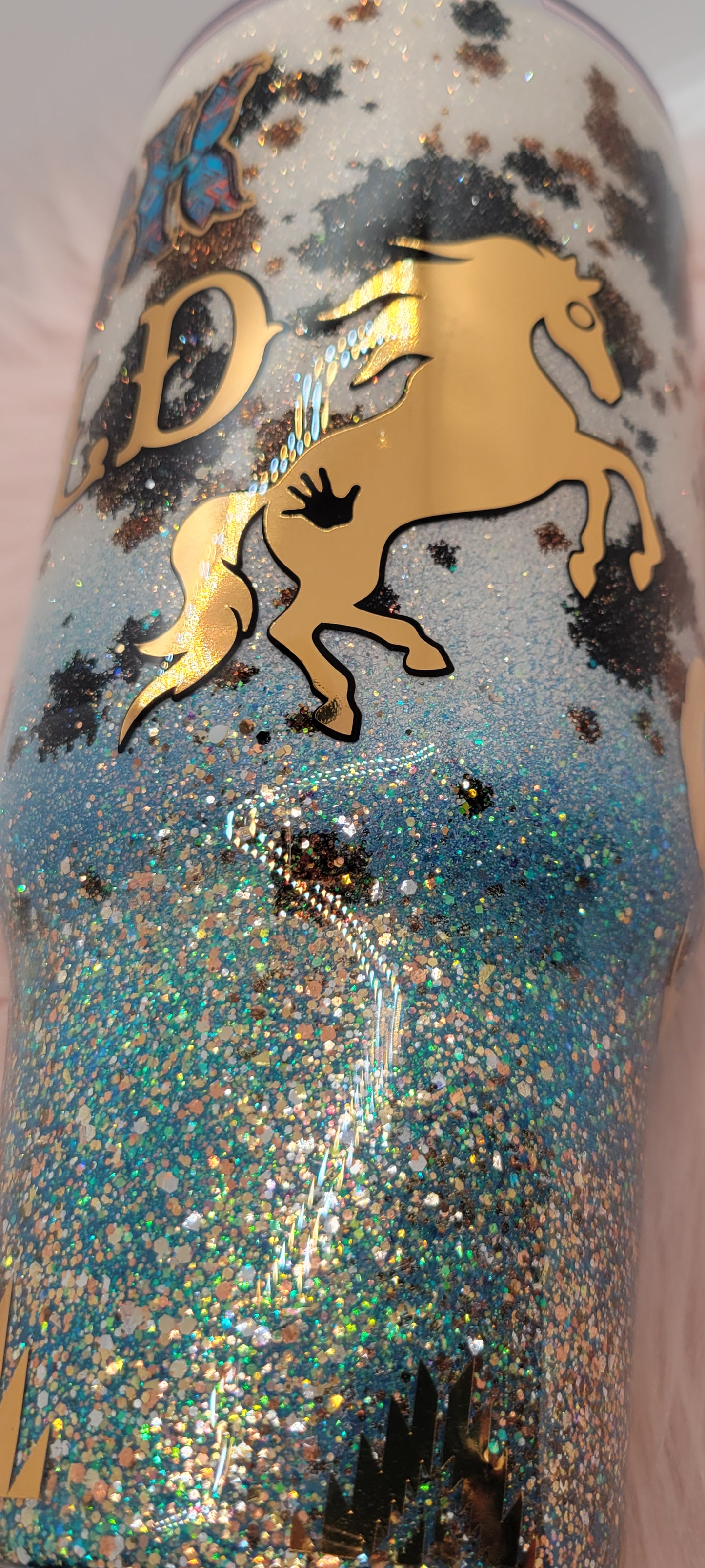 32oz Buck Wild Tumbler with Snow Globe Bottom
